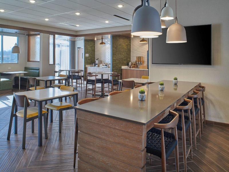 Fairfield Inn & Suites by Marriott Louisville Jeff image