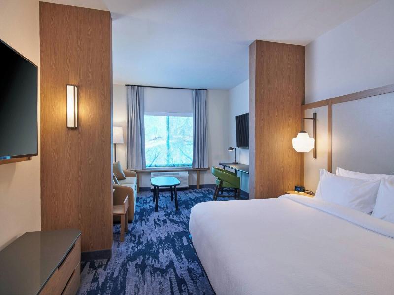 Fairfield Inn & Suites by Marriott Louisville Jeff image