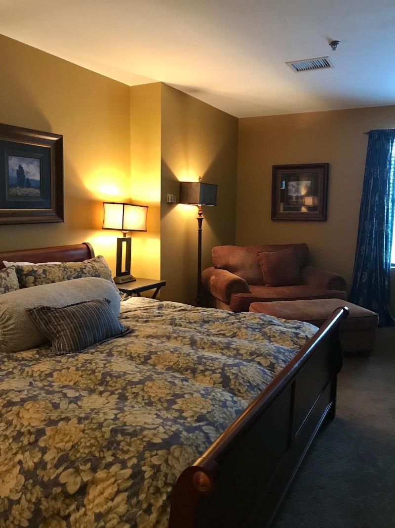 Ophelias Restaurant & Inn image