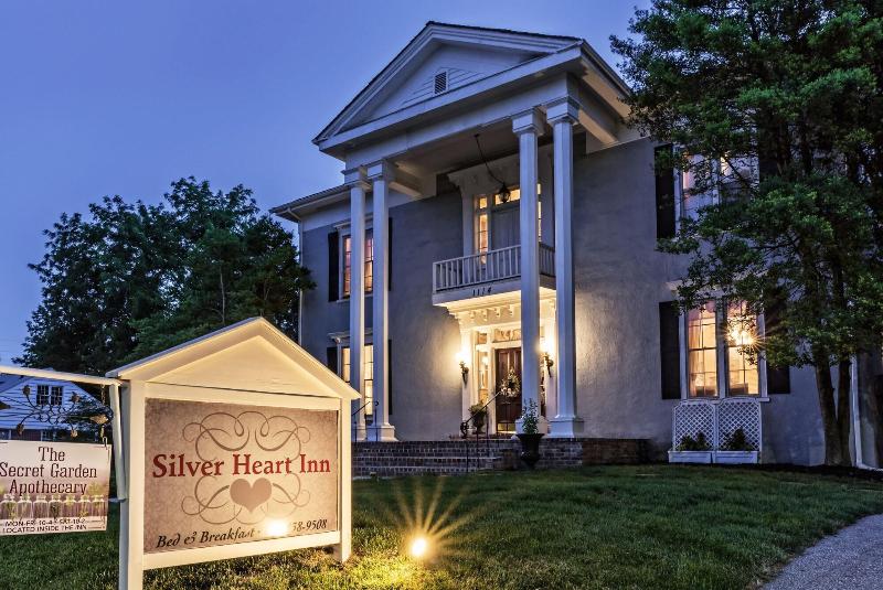 Silver Heart Inn And Cottages image
