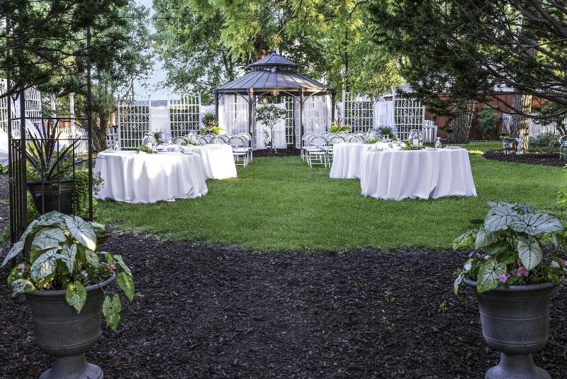 Silver Heart Inn And Cottages image