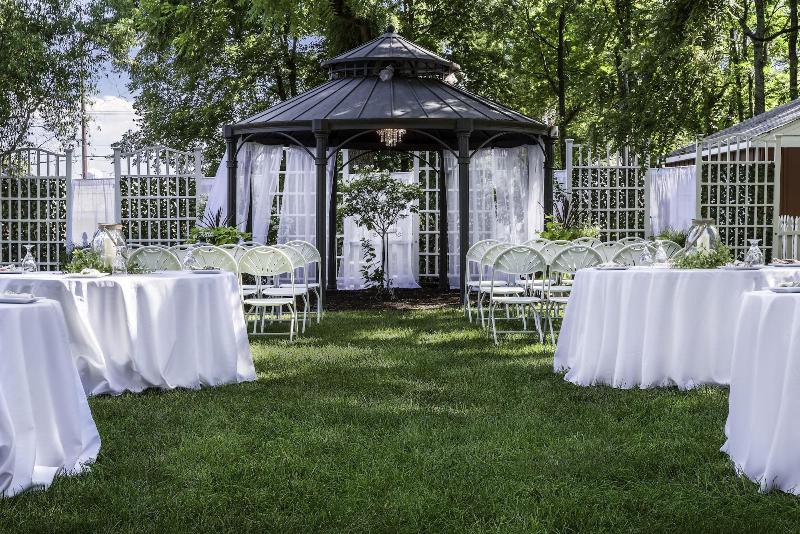 Silver Heart Inn And Cottages image