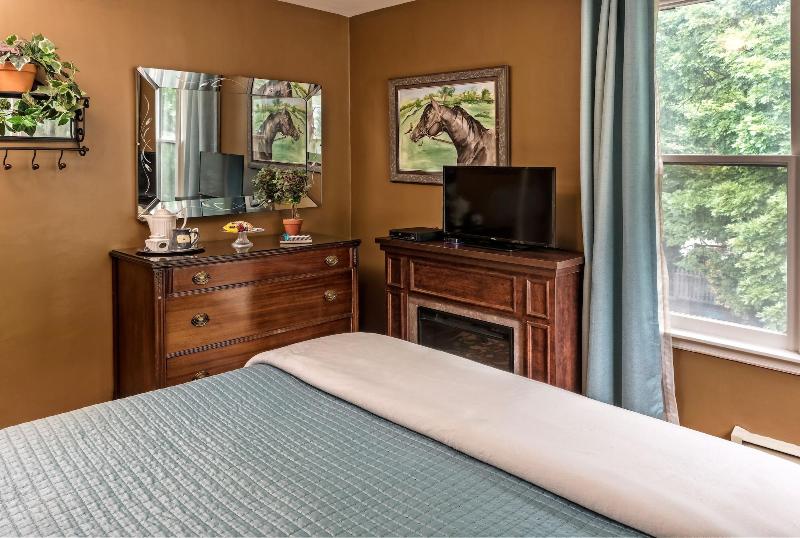 Silver Heart Inn And Cottages image