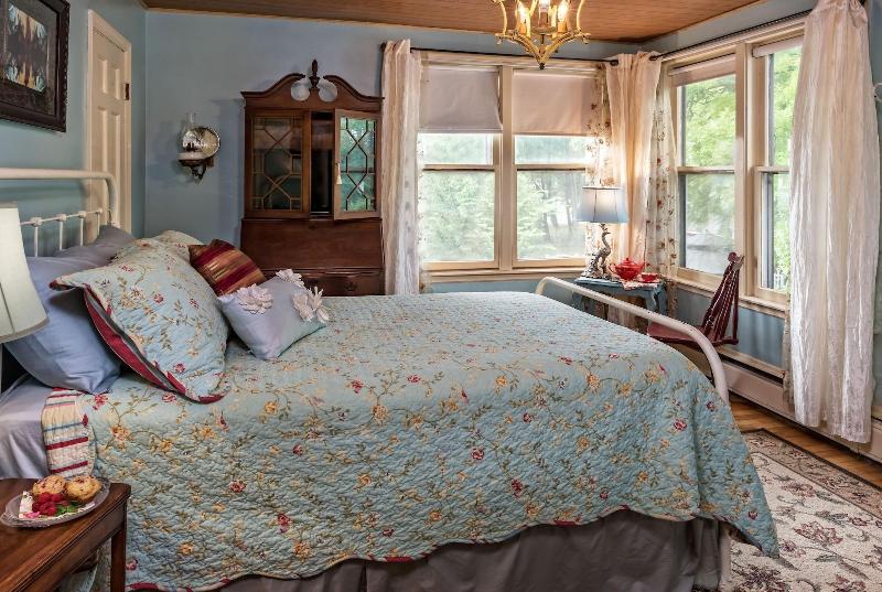 Silver Heart Inn And Cottages image