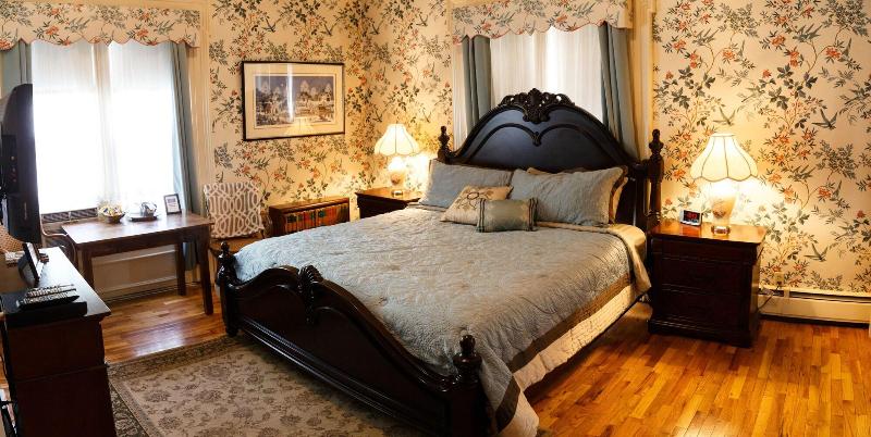 Silver Heart Inn And Cottages image