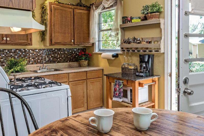 Silver Heart Inn And Cottages image