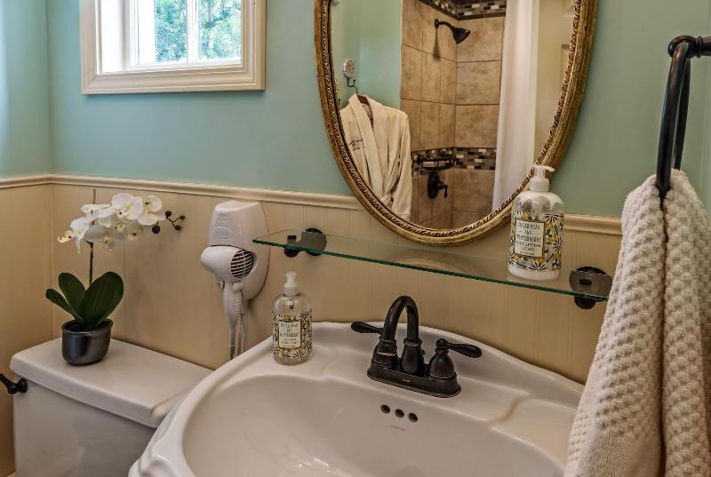 Silver Heart Inn And Cottages image