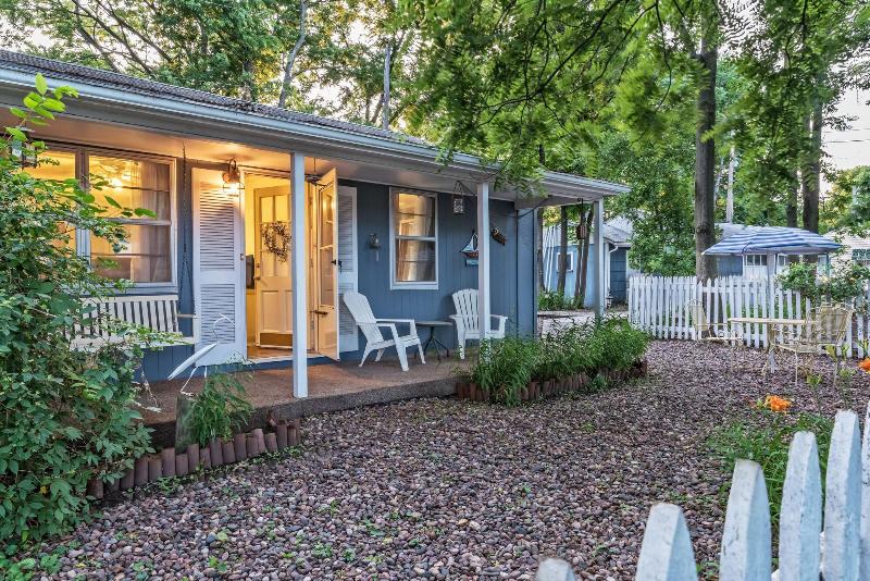Silver Heart Inn And Cottages image