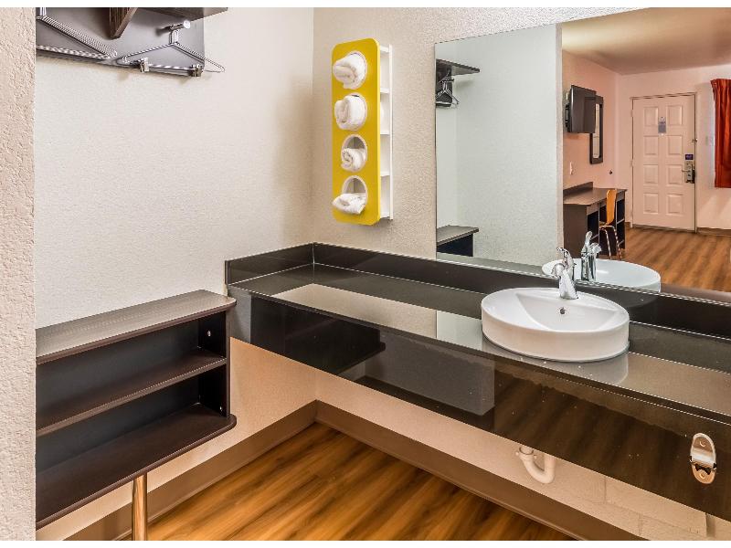 Motel 6-Arlington, TX - UTA GA image
