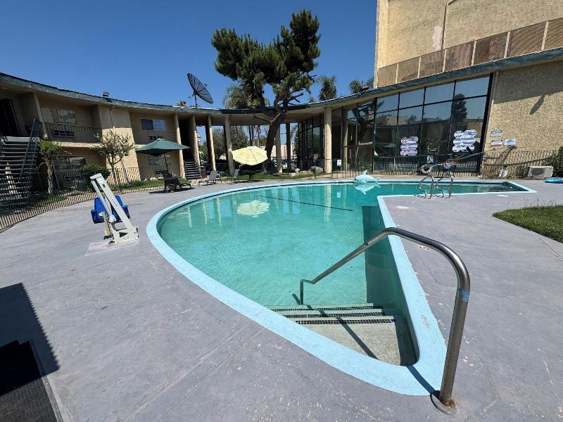 Hometown Inns North Hills image