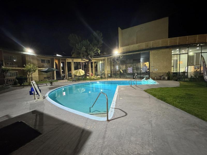 Hometown Inns North Hills image