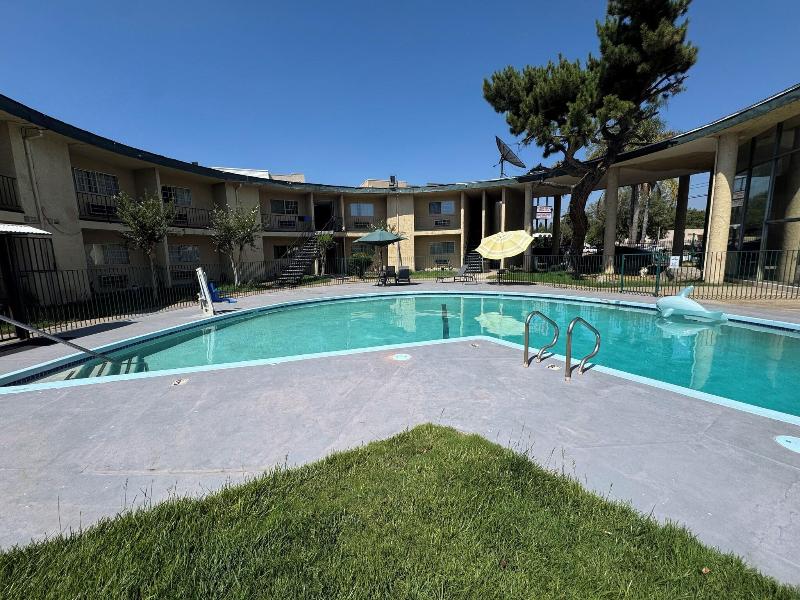 Hometown Inns North Hills image