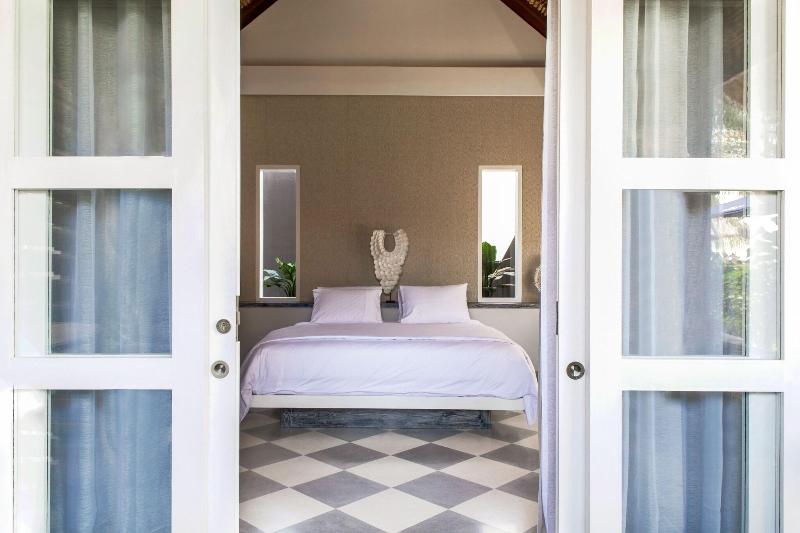 Meno House image
