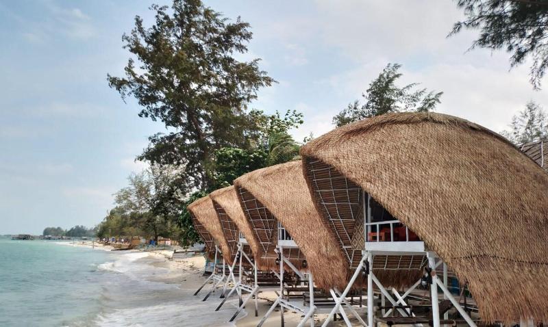 Madu Tiga Beach & Resort image