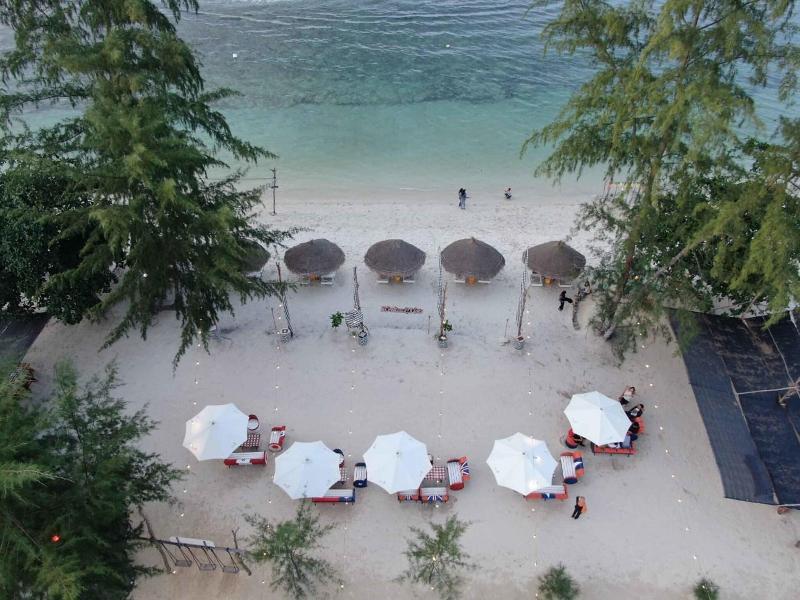 Madu Tiga Beach & Resort image