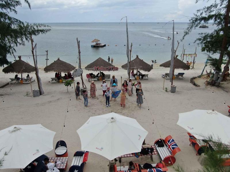 Madu Tiga Beach & Resort image