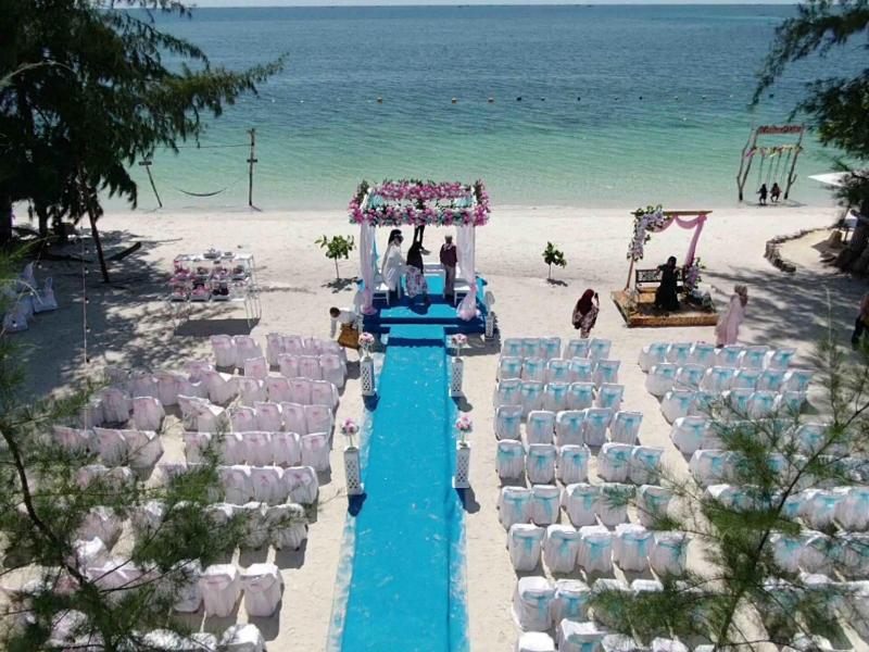 Madu Tiga Beach & Resort image