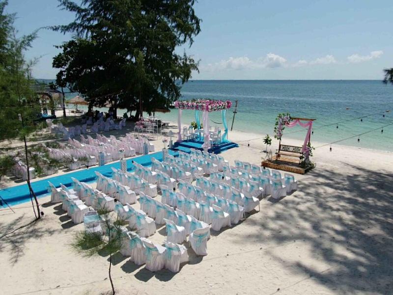 Madu Tiga Beach & Resort image