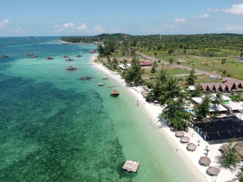 Madu Tiga Beach & Resort image