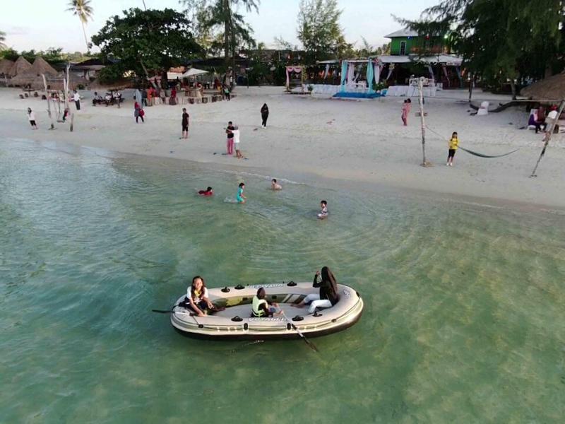 Madu Tiga Beach & Resort image