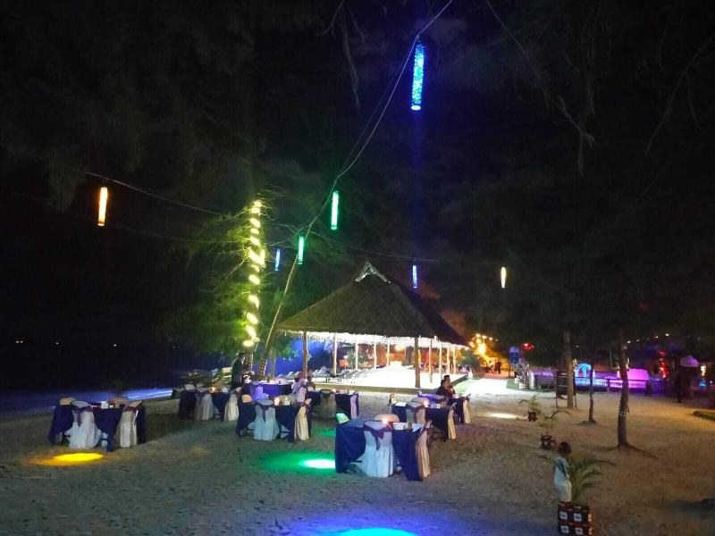 Madu Tiga Beach & Resort image