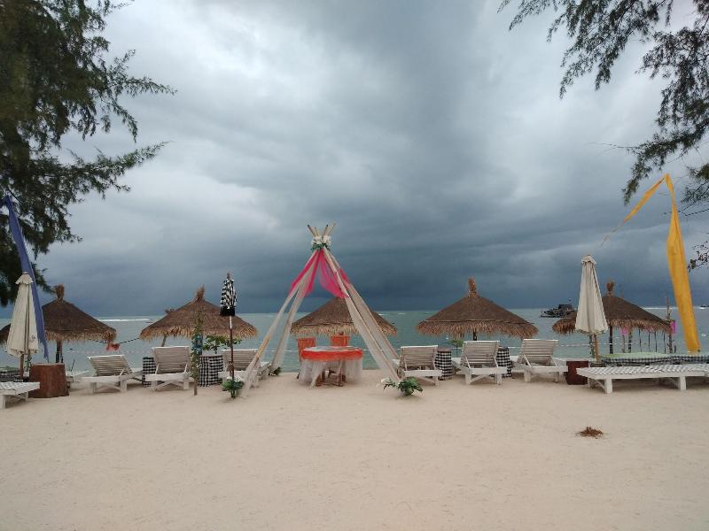 Madu Tiga Beach & Resort image