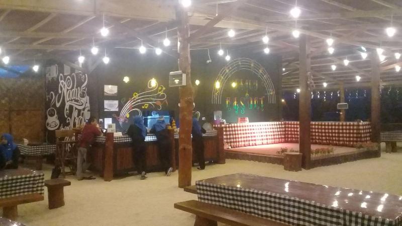 Madu Tiga Beach & Resort image