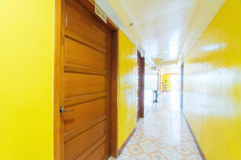 Reddoorz Near Golden Sarok Shrine