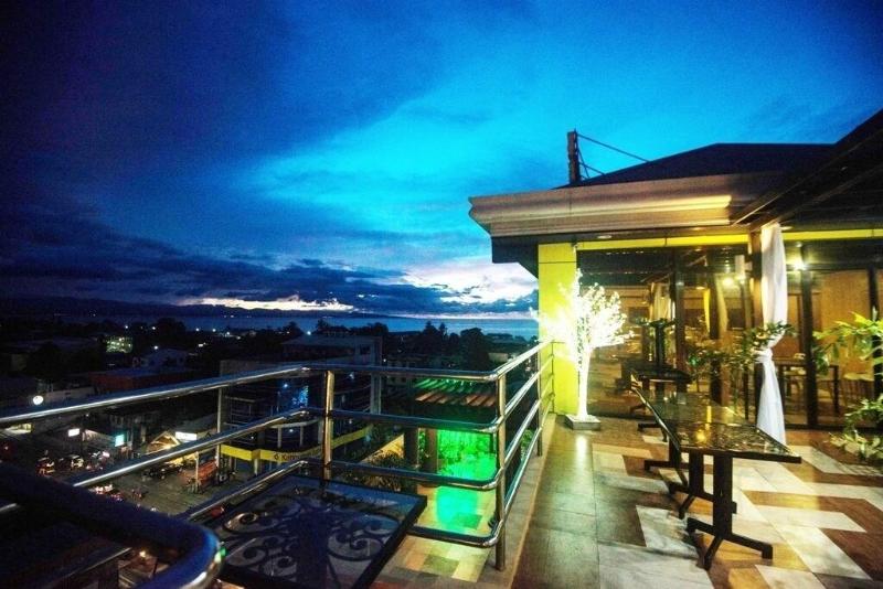 C & L Seaview Hotel