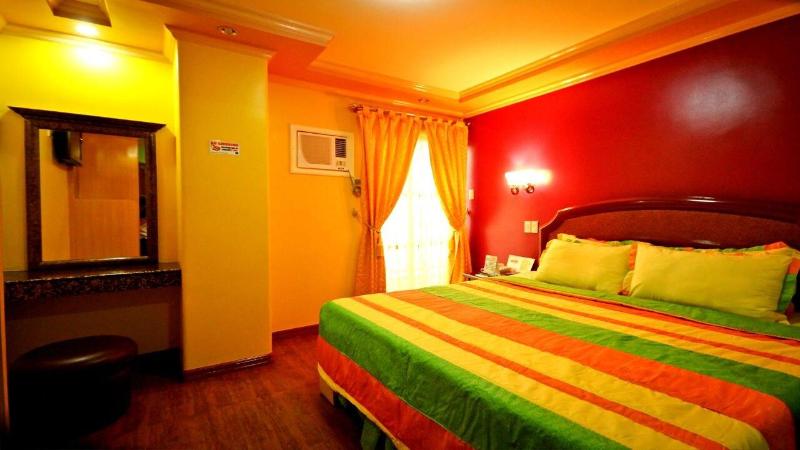 C & L Seaview Hotel