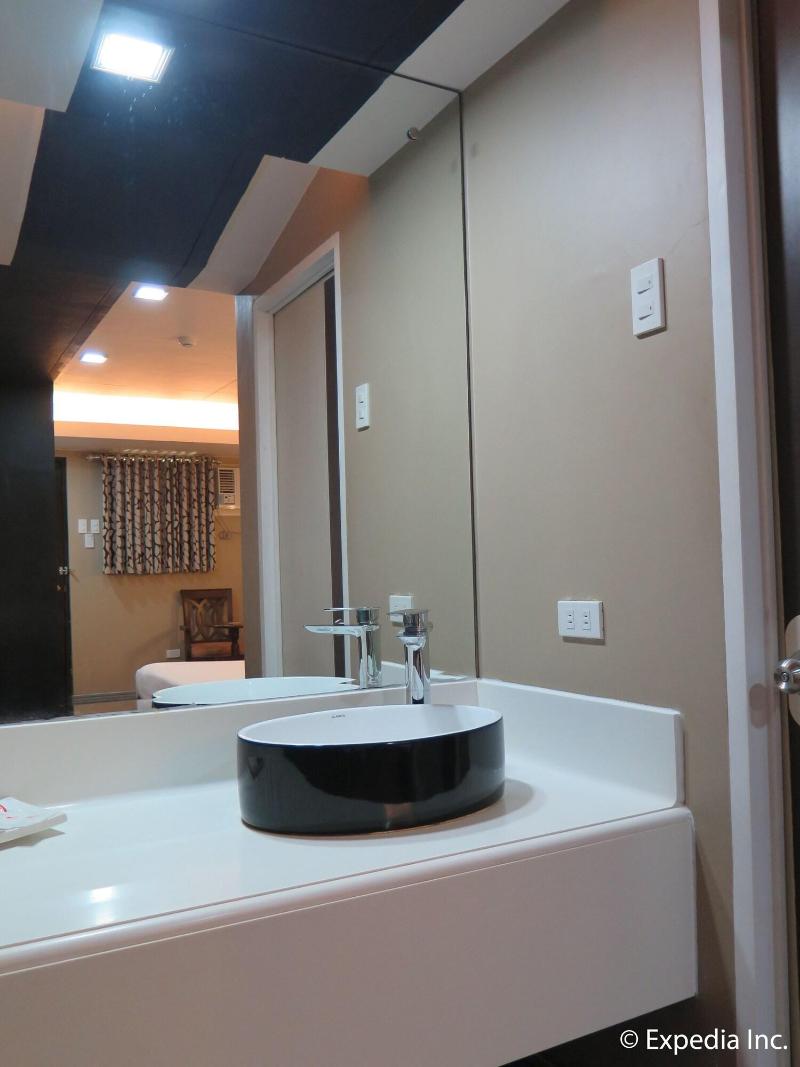 Lucky 9 Budget Hotel image
