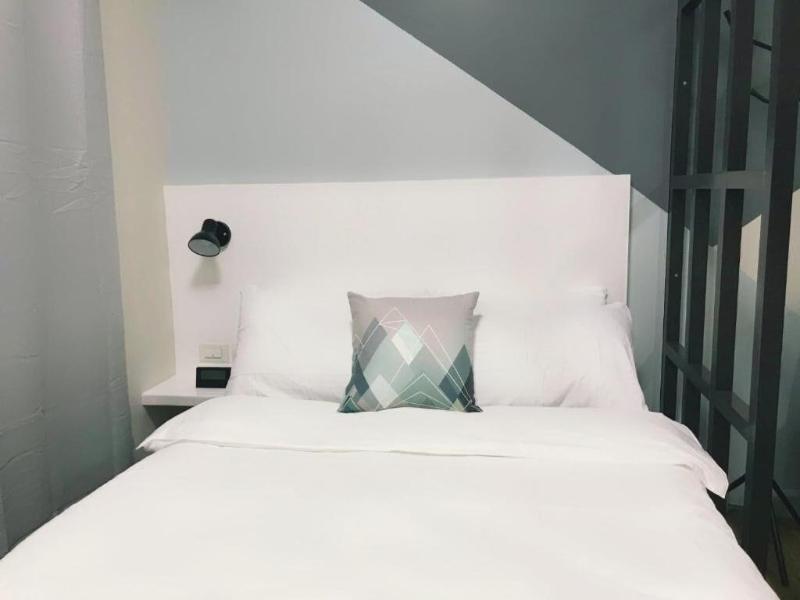 Grace Residences Taguig Near Bgc image