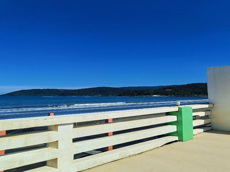 Pacific Waves Inn image