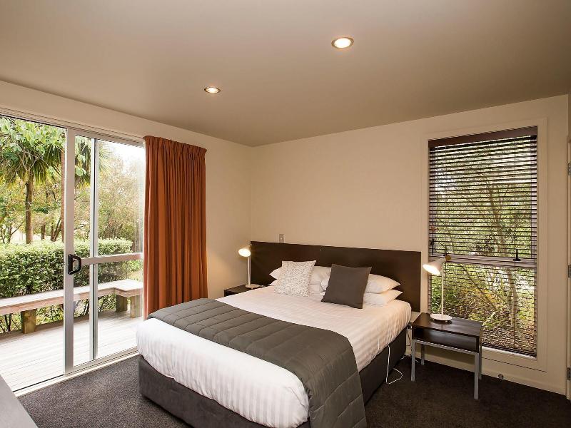 The Claremont Motels & Apartments image