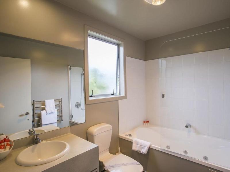 The Claremont Motels & Apartments image