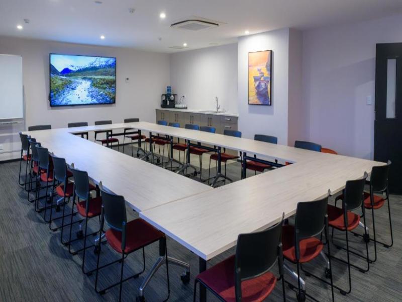 Marsden Suites Albany image