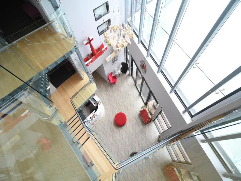Marsden Suites Albany image