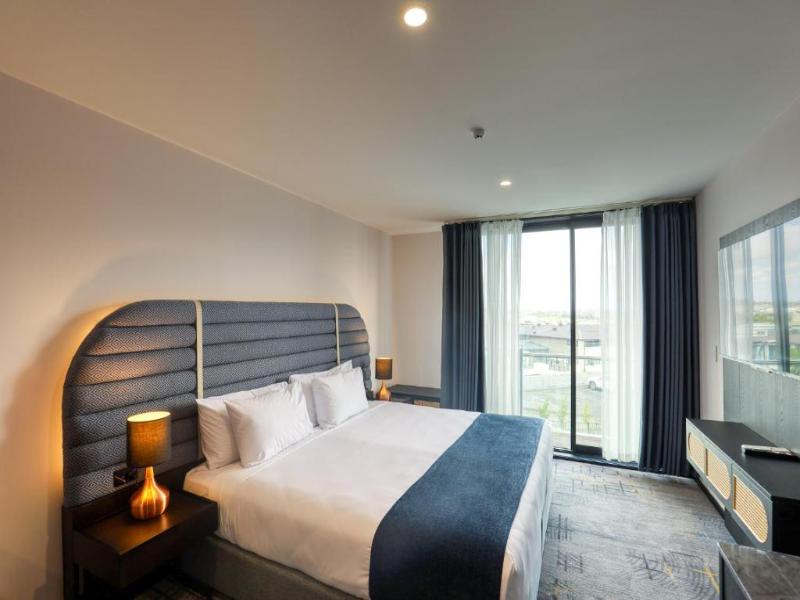 Marsden Suites Albany image