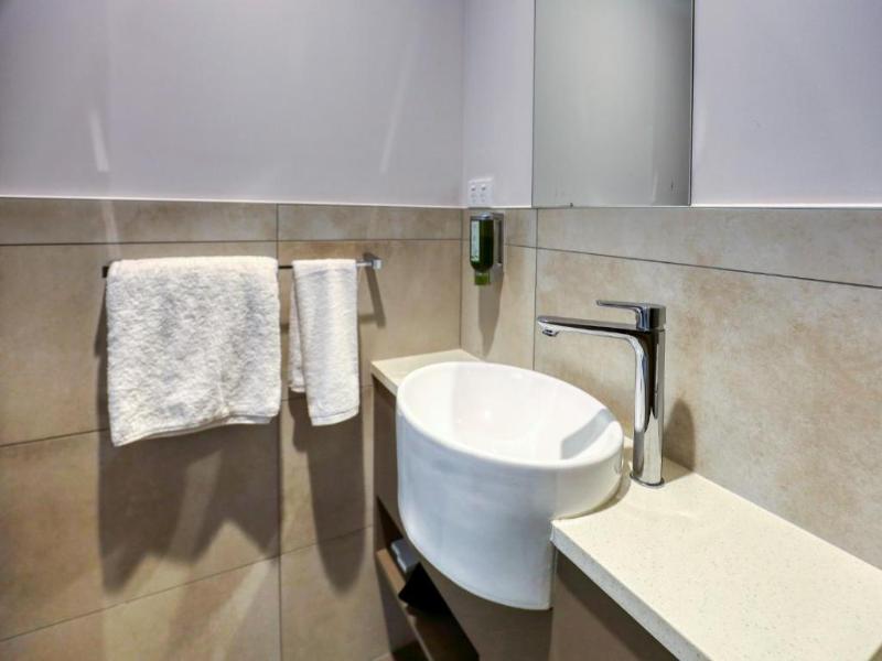Marsden Suites Albany image