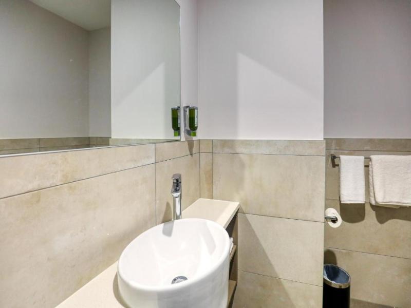 Marsden Suites Albany image