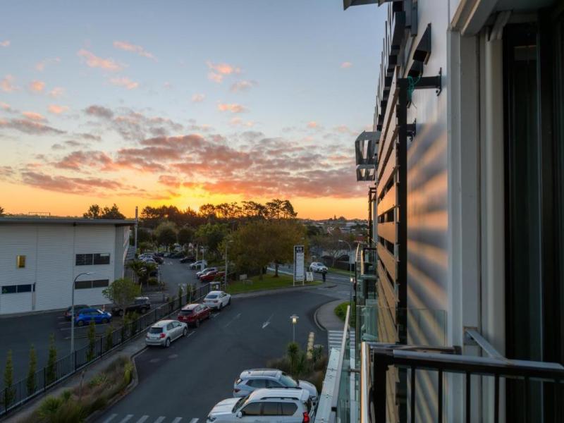 Marsden Suites Albany image