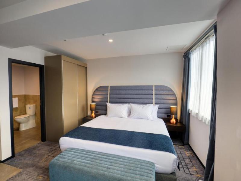 Marsden Suites Albany image