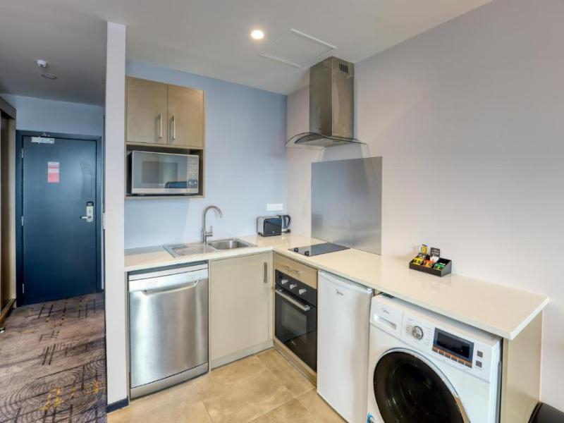 Marsden Suites Albany image