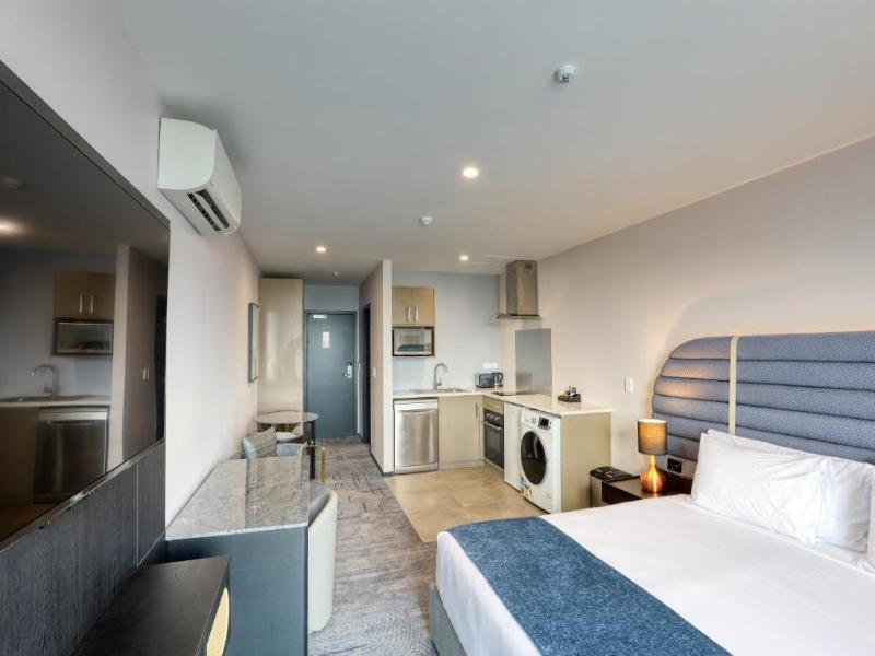 Marsden Suites Albany image