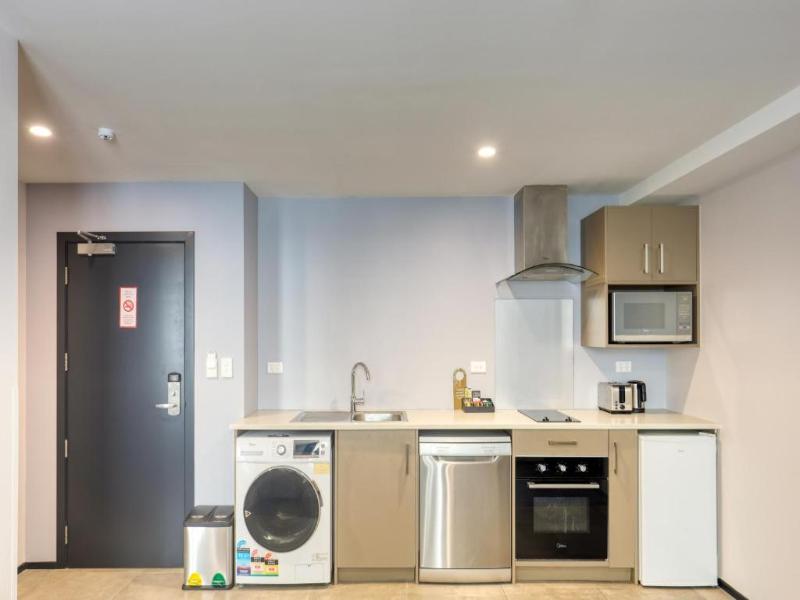 Marsden Suites Albany image