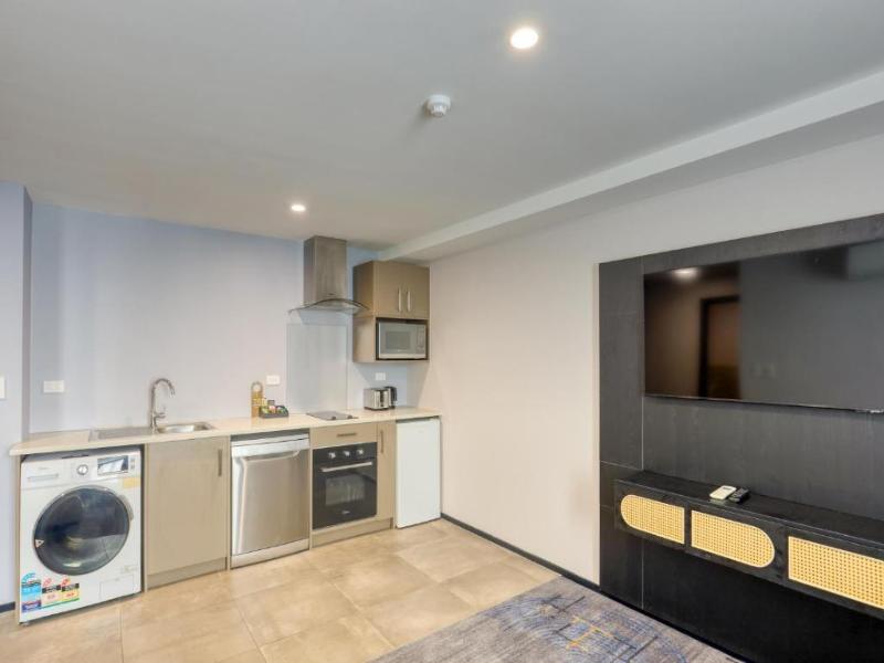 Marsden Suites Albany image