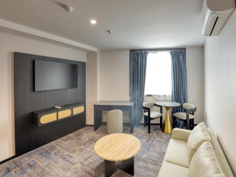 Marsden Suites Albany image