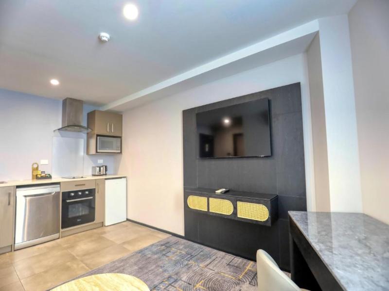 Marsden Suites Albany image