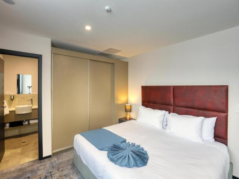 Marsden Suites Albany image