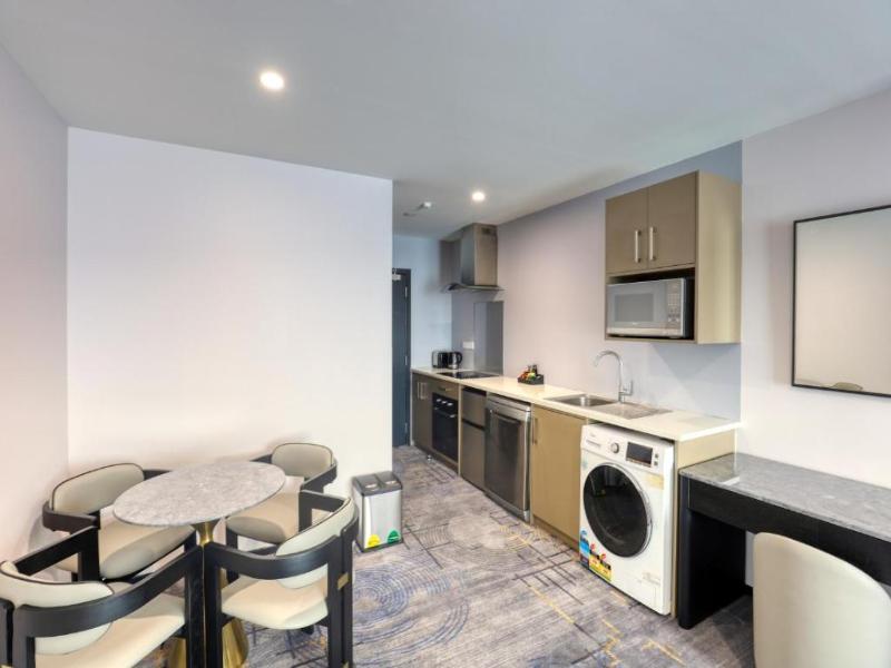 Marsden Suites Albany image